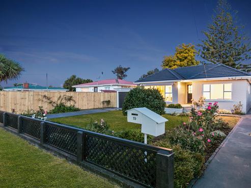 19 Peachgrove Road, Te Atatu Peninsula