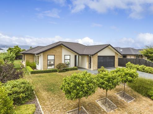 13 Wanderers Avenue, Brightwater