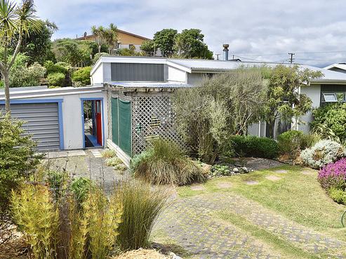 5 Kowhai Street, Otaki Beach