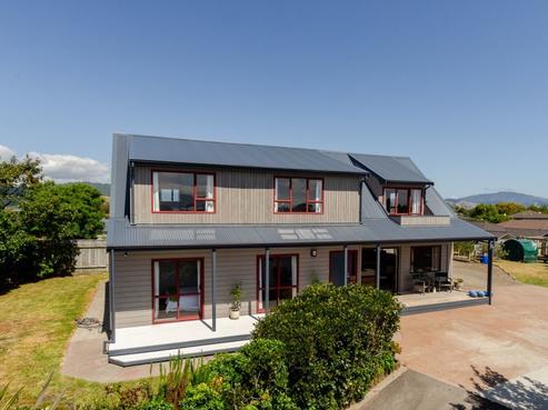 76 Eatwell Avenue, Paraparaumu Beach