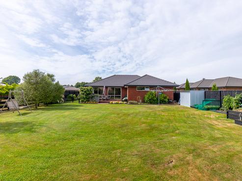 11 Little Oaks Drive, Yaldhurst