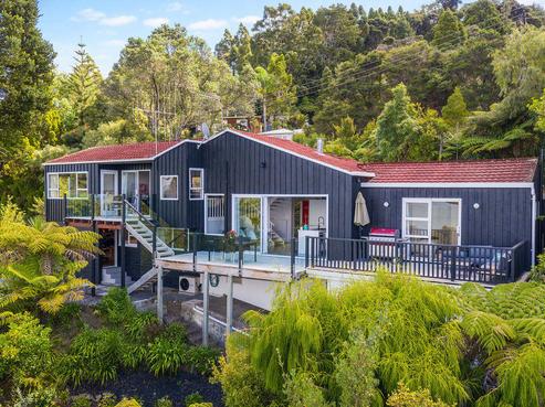 27 Takahe Road, Titirangi