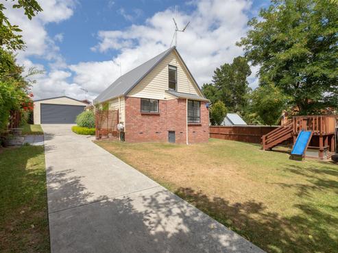66 Splitt Avenue, Glenview