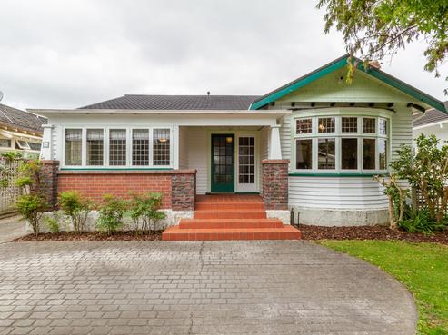 16 Saint Albans Grove, Woburn