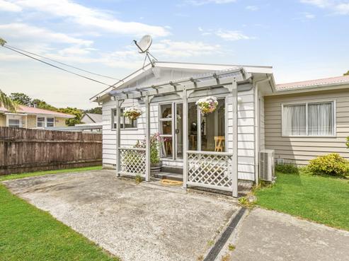 11B Thurleigh Grove, Karori