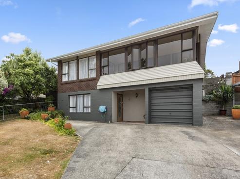 12 Dakota Grove, Totara Park