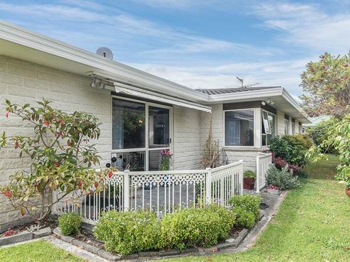 22 Cranbrook Grove, Waikanae