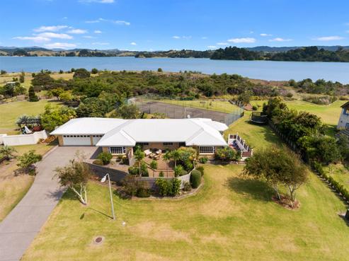 24 Ohiwa Parade, Ohope