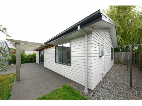 108 Hills Road, Edgeware