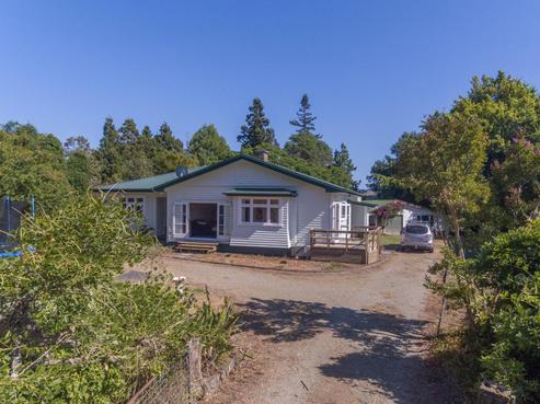 852 Backriver Road, Peria
