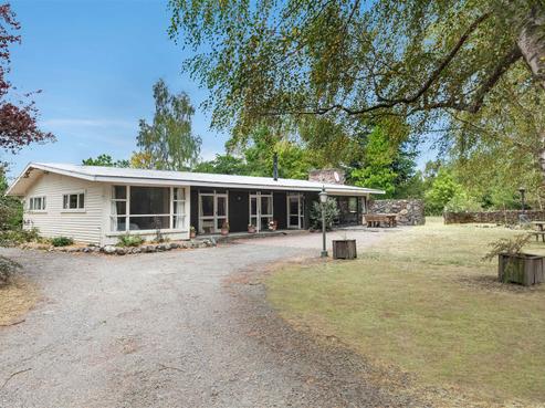 85 Browns Road, Okuku