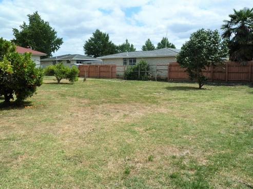 906A Clive Street, Akina