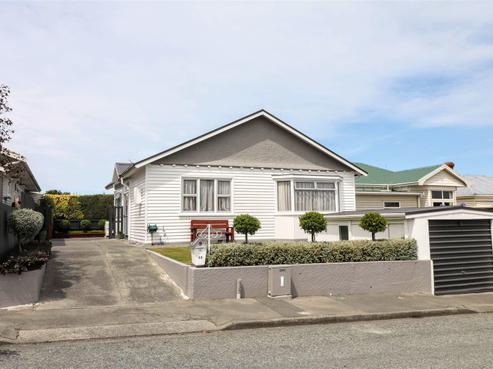 45 Avenue Road, West End