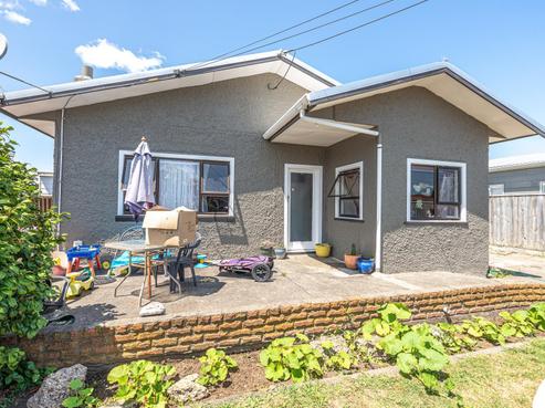 76 Manuka Street, Castlecliff