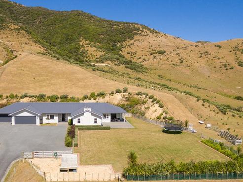 505 South Makara Road, Makara