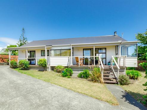 18 Arnold Grove, Paraparaumu Beach