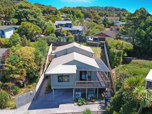 24A Longfellow Parade, Titirangi