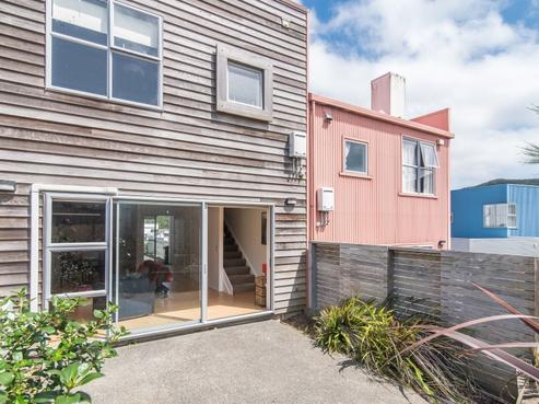 74 Saddleback Grove, Karori