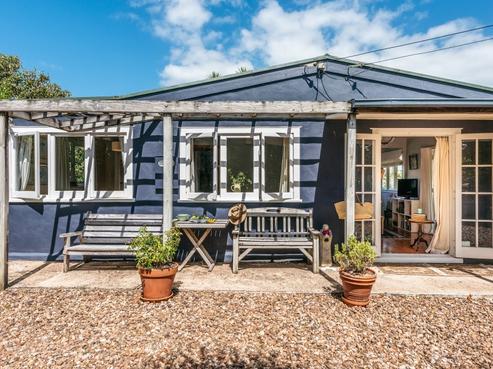 60 Ocean Road, Surfdale