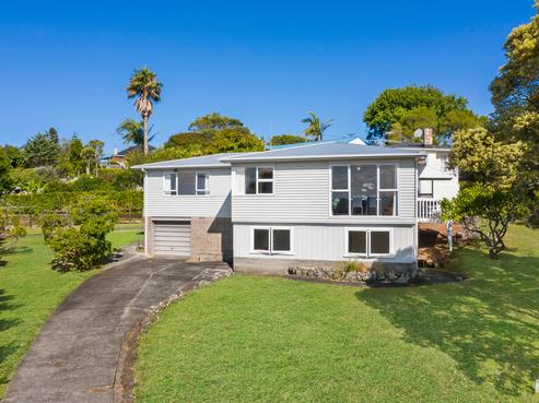 15 Highland Avenue, Titirangi