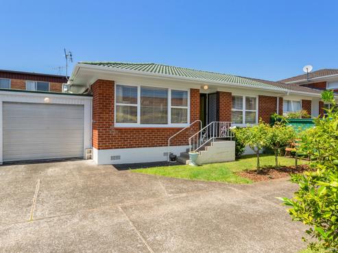 2/22 Inverness Road, Browns Bay