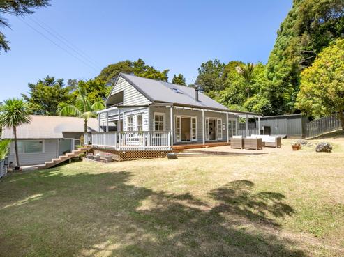 84 Laingholm Drive, Laingholm