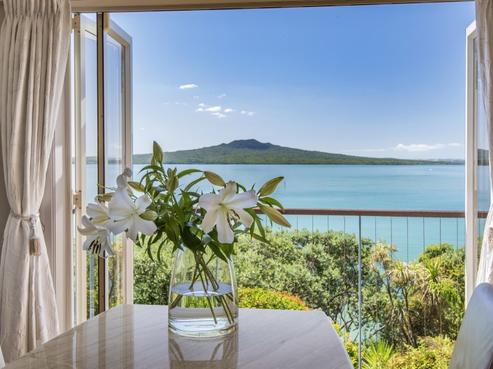 90 Seacliffe Avenue, Narrow Neck