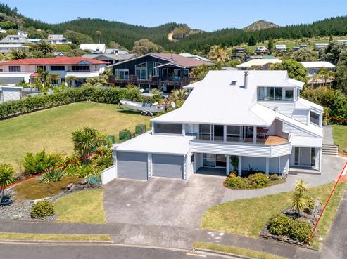115 Oratia Place, Onemana