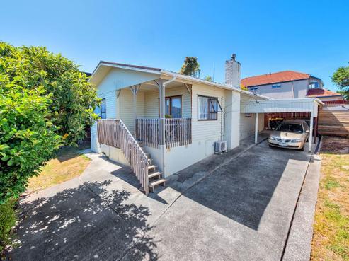 2/51 Seaview Road, Castor Bay