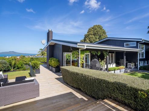 109 East Coast Road, Castor Bay