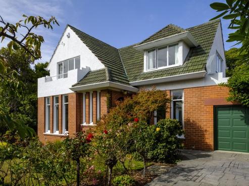 142 Eglinton Road, Mornington