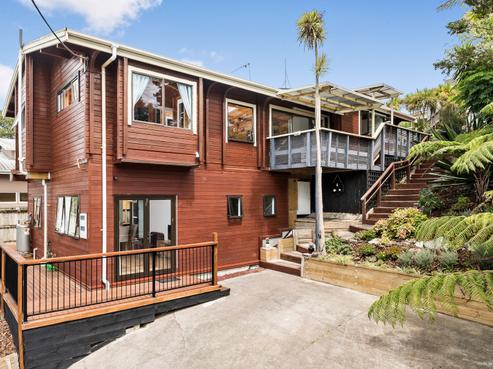 2/690 Beach Road, Browns Bay