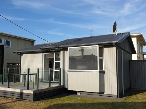 114 Sixth Avenue, Urenui