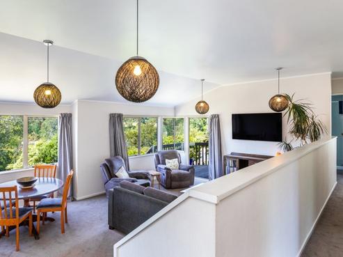 1/9 Sinton Row, Nukuhau