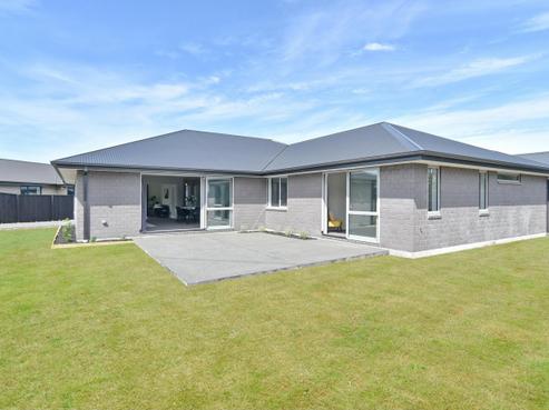 8 Clarendon Place, Fernside