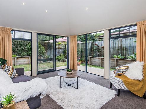 2 Samuel Parnell Road, Karori