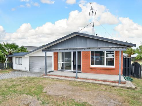 48 Deanwell Avenue, Deanwell