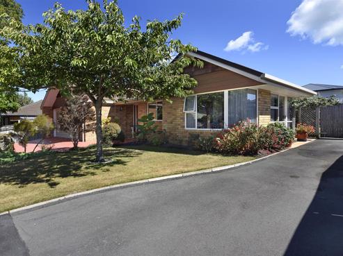 16 Bremner Crescent, Stoke