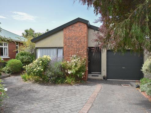 57 English Avenue, Mornington