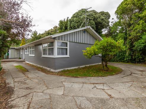 2 Peck Street, Taita