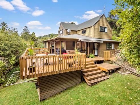 30 Longfellow Parade, Titirangi