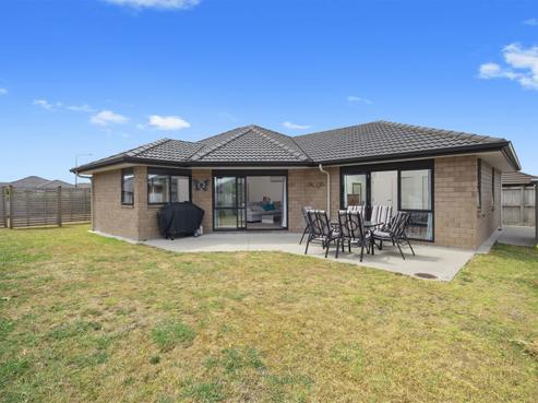 14 Tongeren Square, Karaka