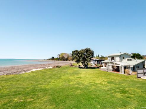 1672 East Coast Road, Whakatiwai