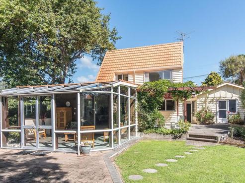 53 Puriri Road, Waikanae