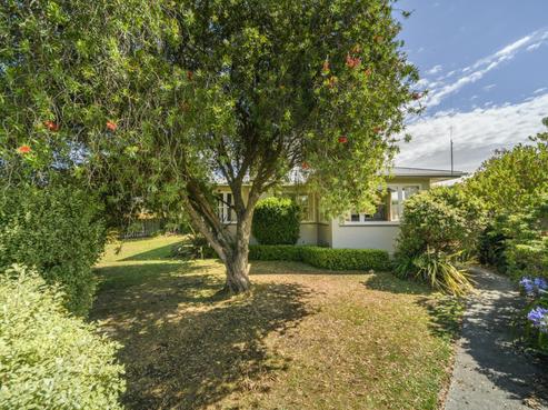 2 Lowestoft Place, West End