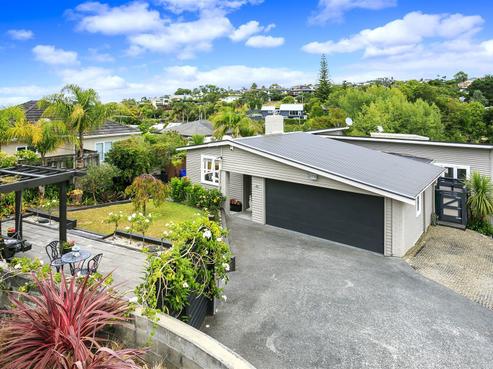 2 Peter Terrace, Castor Bay