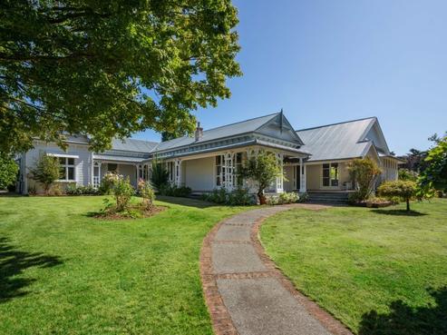 2679 Lake Ferry Road, Pirinoa