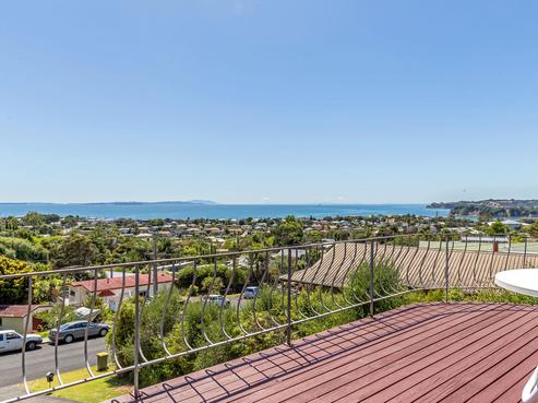 43 Elliston Crescent, Stanmore Bay