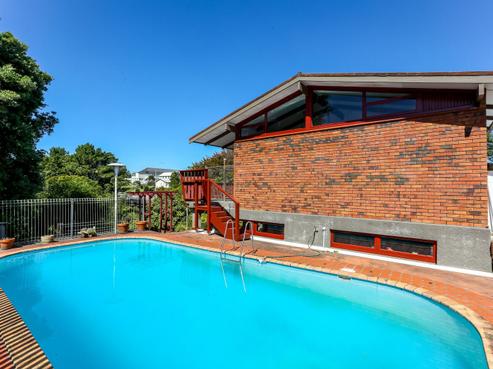 37 Northgate, Strandon