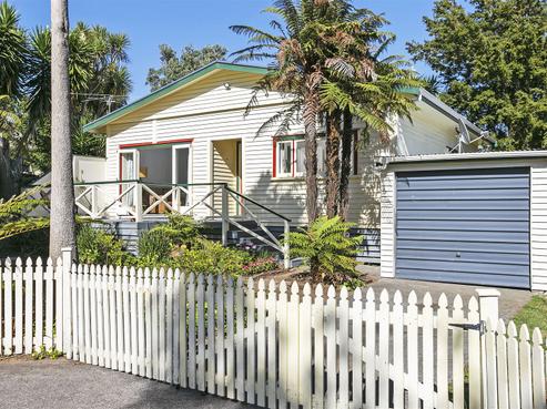 1/18 Gill Avenue, Te Atatu Peninsula